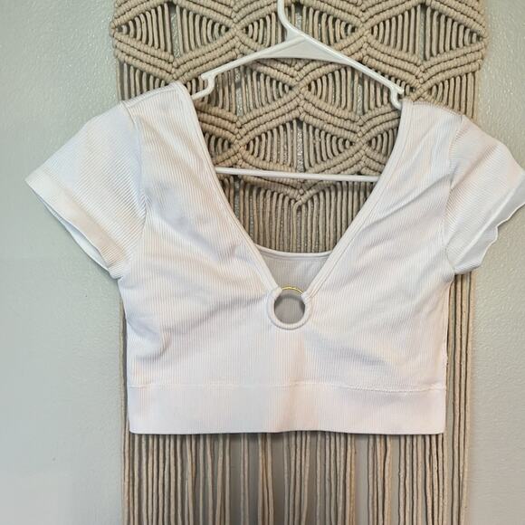 NWOT **sold out on website**aerie seamless gold ring crop white size L - Picture 2 of 3